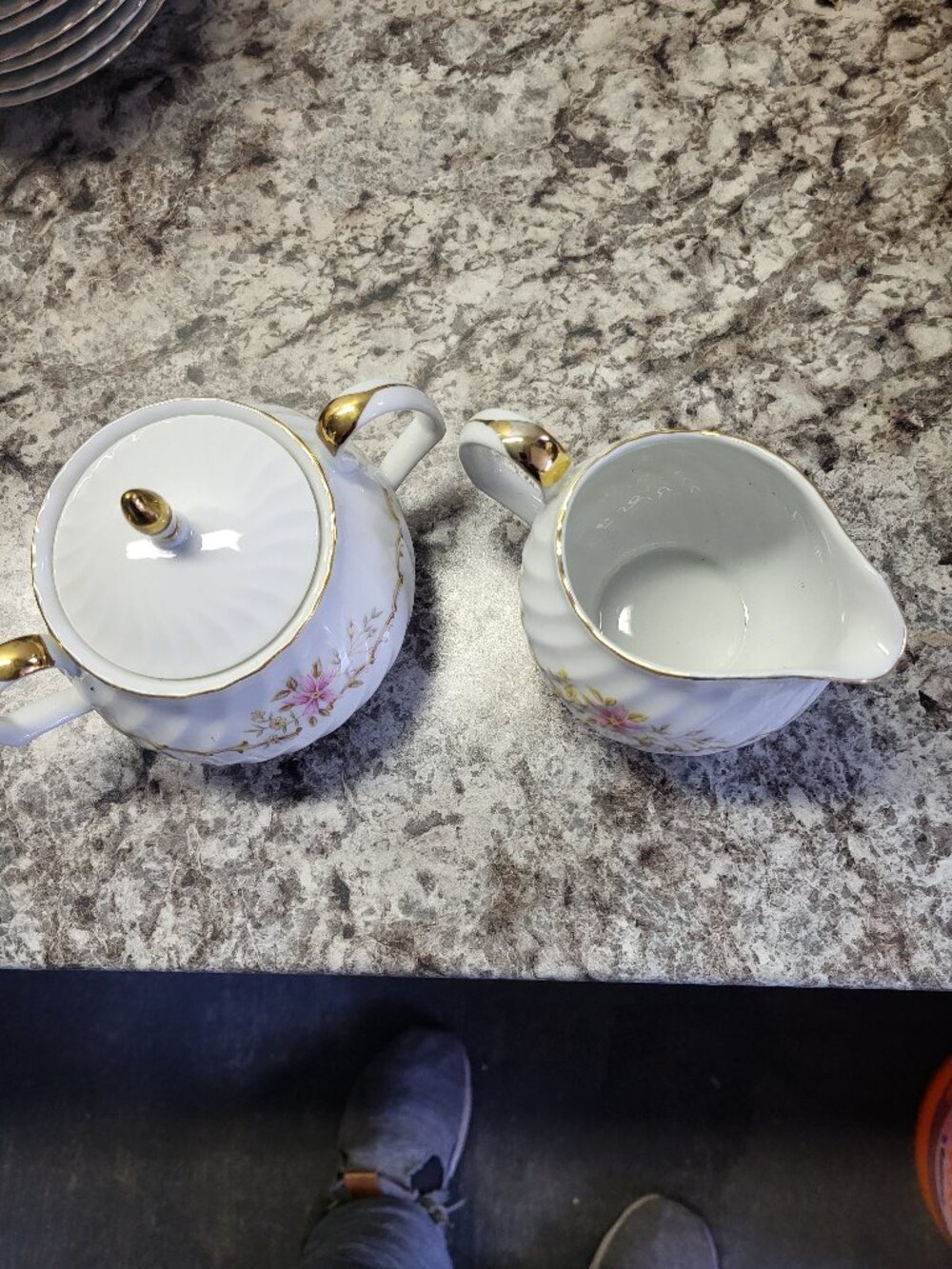 MIKASA FINE CHINA "GAYLORD 511 COLLECTION" (CREAMER AND SUGAR BOWL)